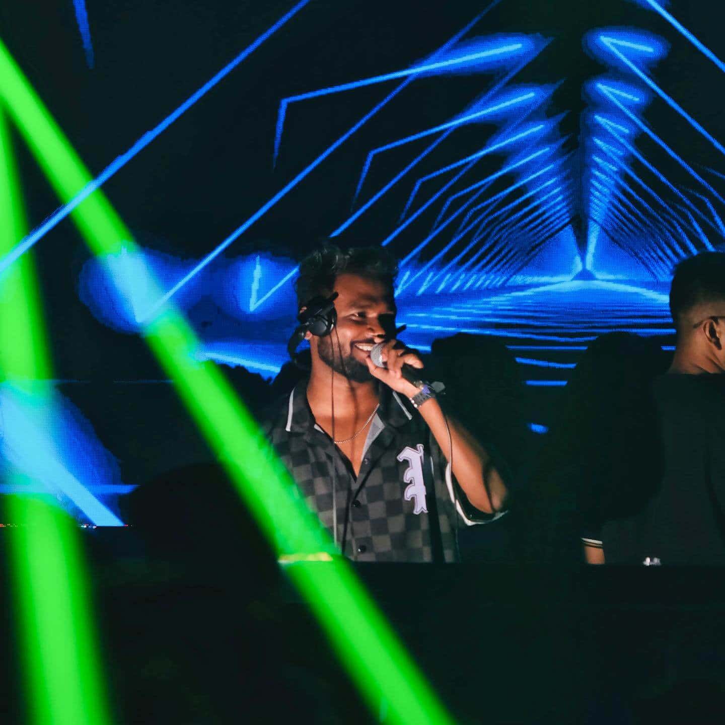 Shuffling Sunday x  Saaz Live Performance | Toca Koramangala thumb 4