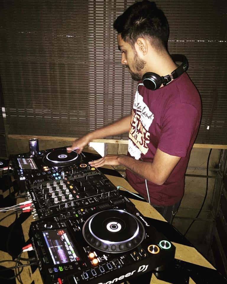 Holly - Bolly Night ft. DJ Mohsin & DJ Sagar  thumb 2