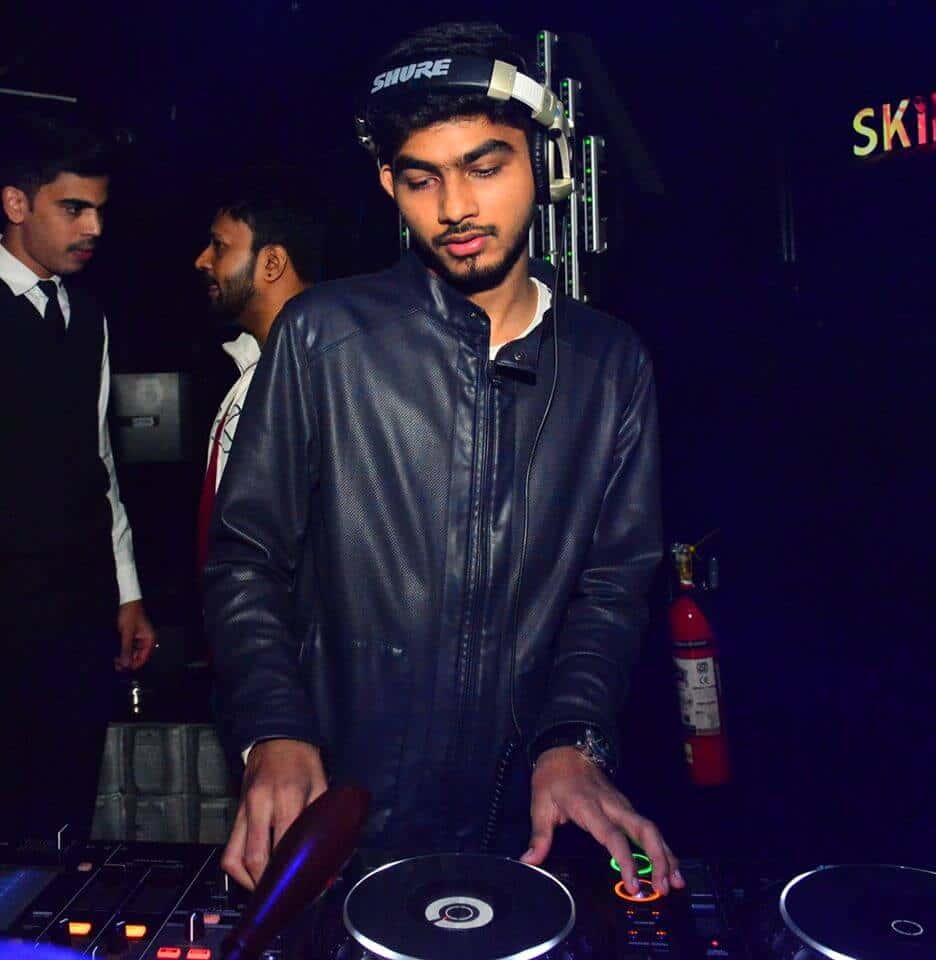 RangHoli - Biggest Holi Pool & Rain Disco Party - The Park  thumb 4