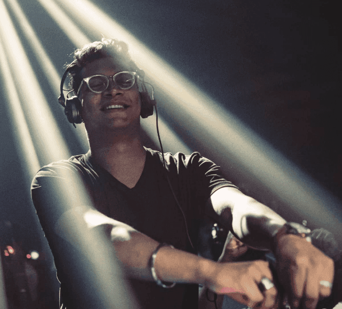 Friday Sessions Ft Tomy Wahl thumb 4