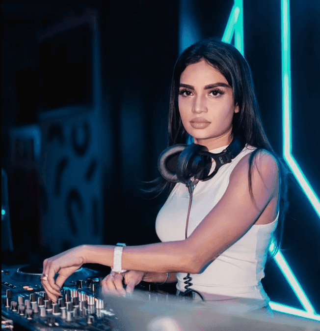 Wednesday Union | Sunburn Union thumb 2