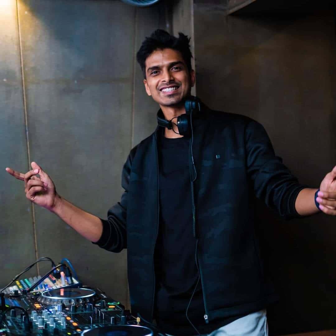 The Sunday Dance Beat  thumb 2