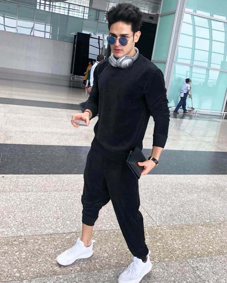 Celebrity Night Ft. Priyank Sharma thumb 4