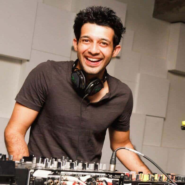 Mad Thrusday Ladies Night Ft DJ Martin Dsouza thumb 3