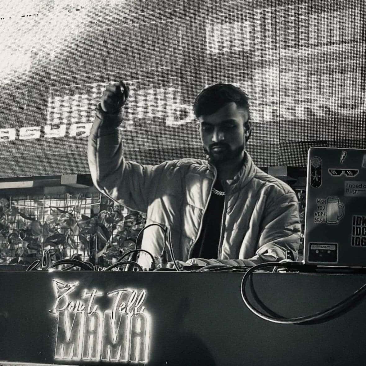 Garba And Dandiya At Howl N The Pub  thumb 3