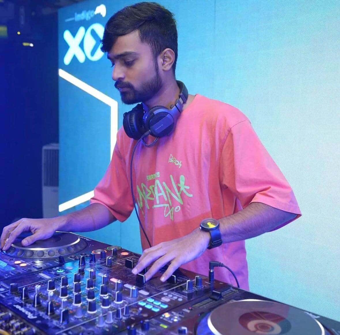 Garba And Dandiya At Howl N The Pub  thumb 2