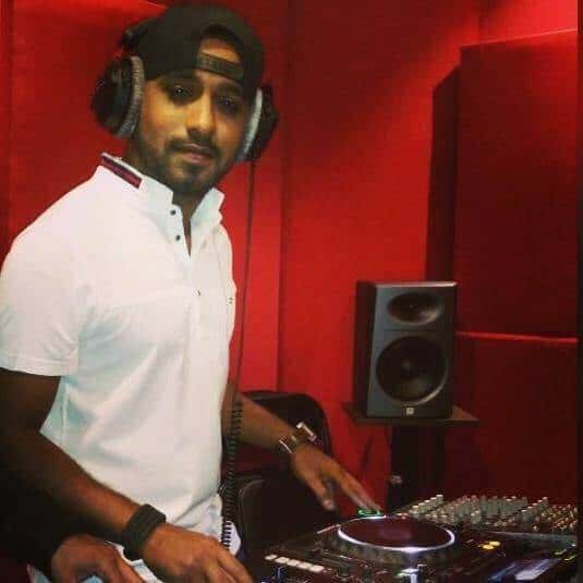 Sunday Bollywood Night  thumb 3