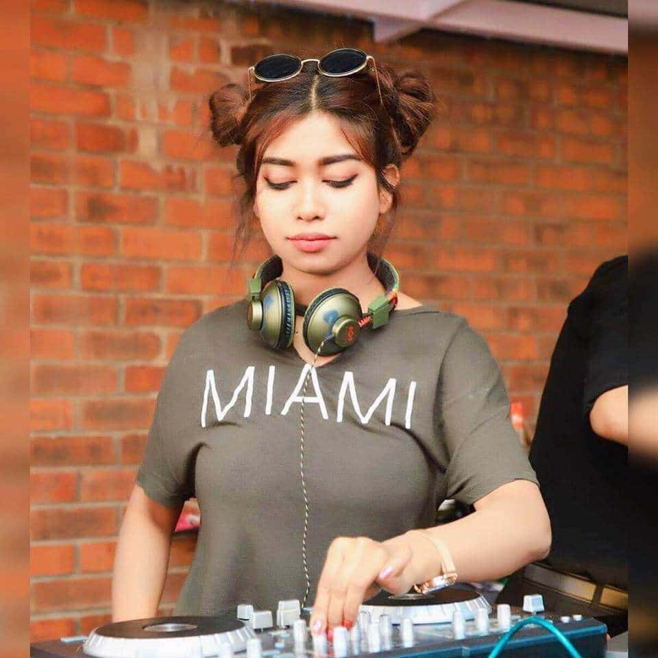 Mad Sunday Ladies Night thumb 2