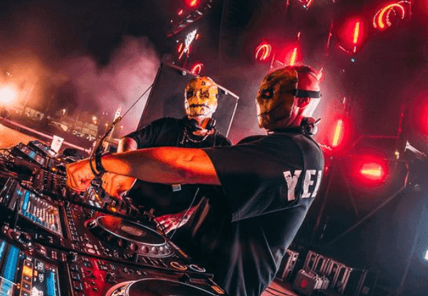 The Yellow Heads thumb 3