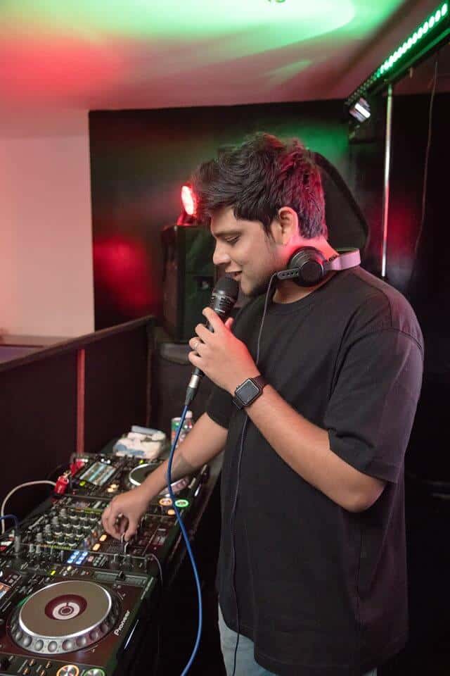 VKP Presents Summer Pool Party thumb 3