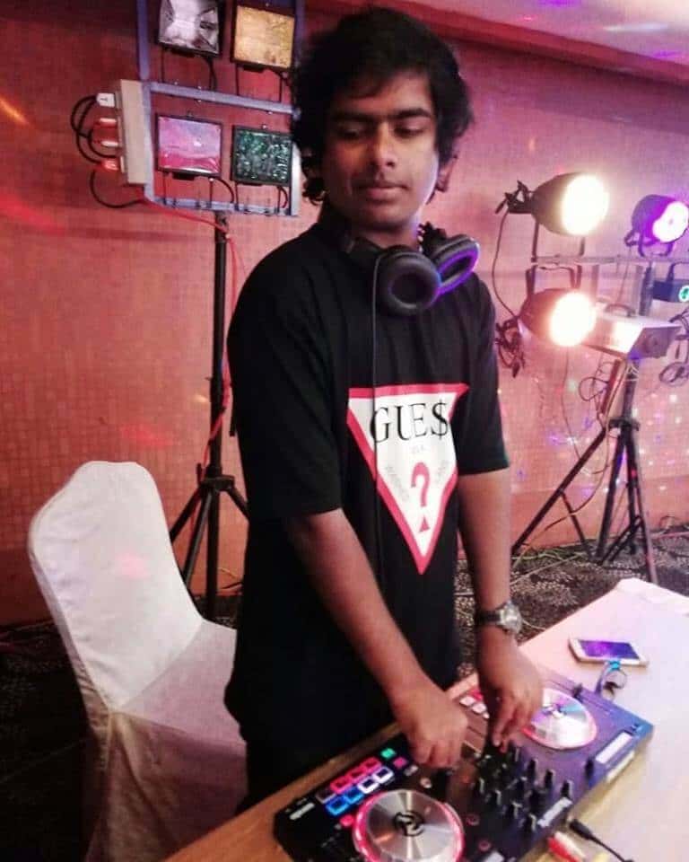 Sundowner Pool Side Party at Aloft Bangalore thumb 4