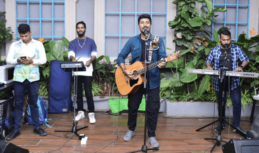 Live Music | Biggest rooftop thumb 4