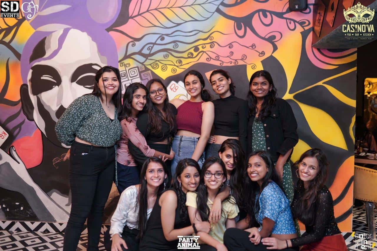  Let's Party at Casinova - Unlimited Free Drinks thumb 4