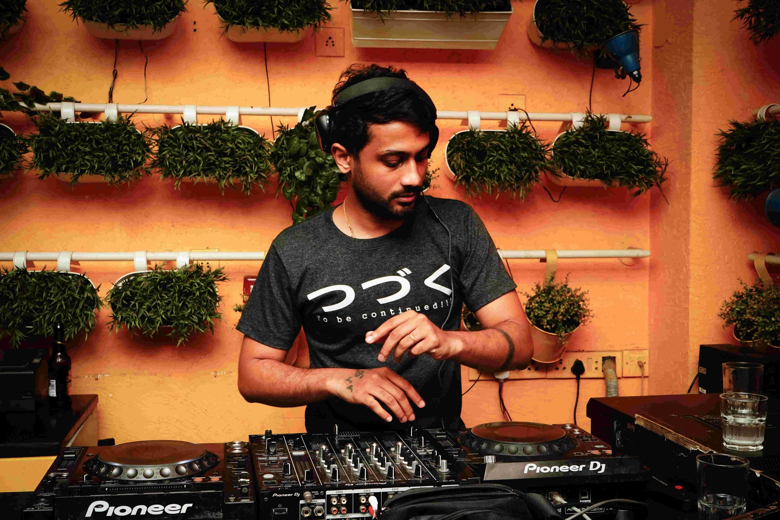 Friday Bollywood DJ Night | DJ Jeevan | Kalyan Nagar thumb 2