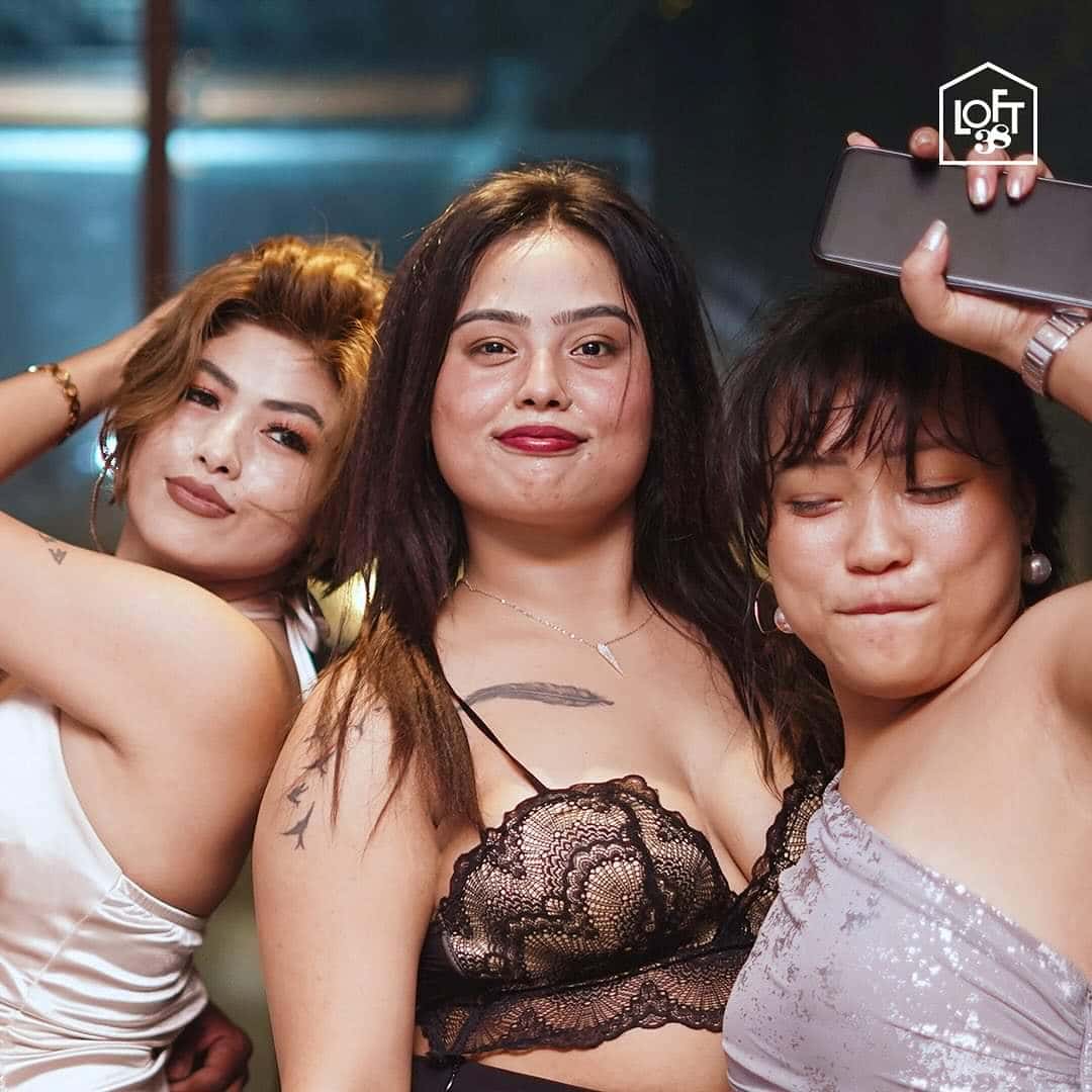 Saturday Night | Loft38 thumb 4