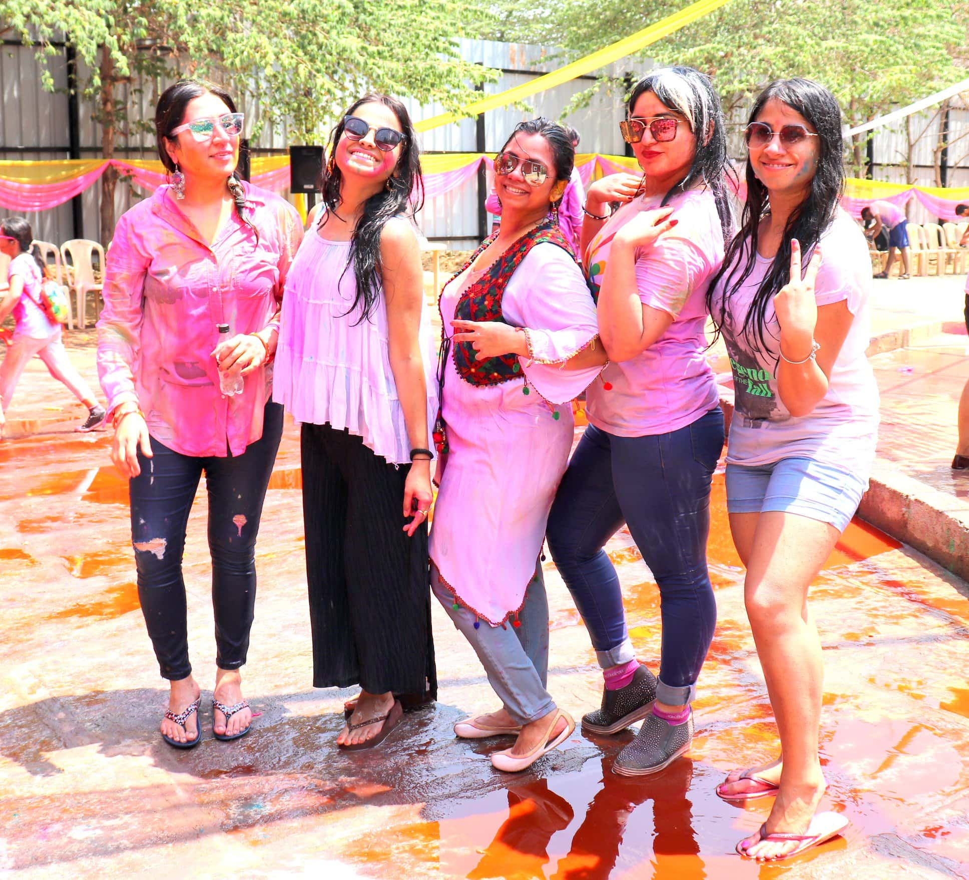 Holi Mere Angne mein thumb 4