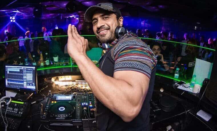 Saturday Biggest Bollywood Night ft. Akbar Sami thumb 4