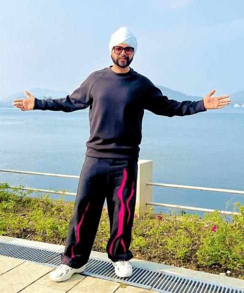 Artist: Ramji Gulati 