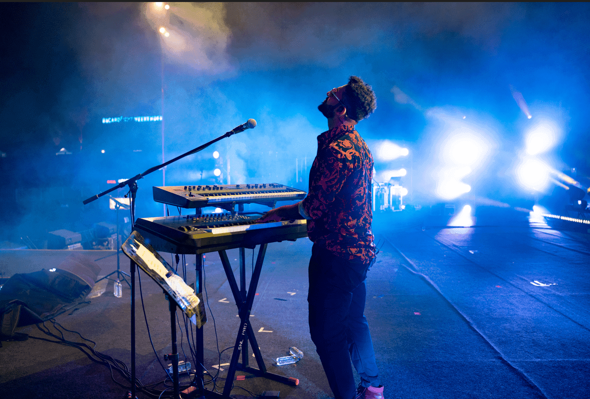 Artist: Tia & Allan Live