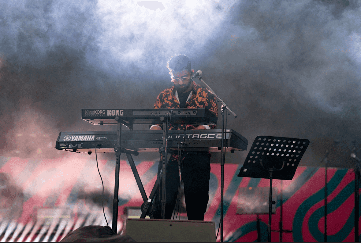 Artist: Tia & Allan Live