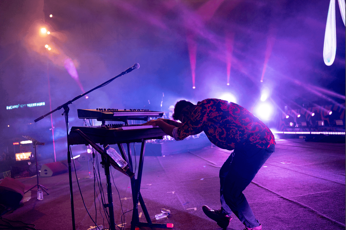 Artist: Tia & Allan Live