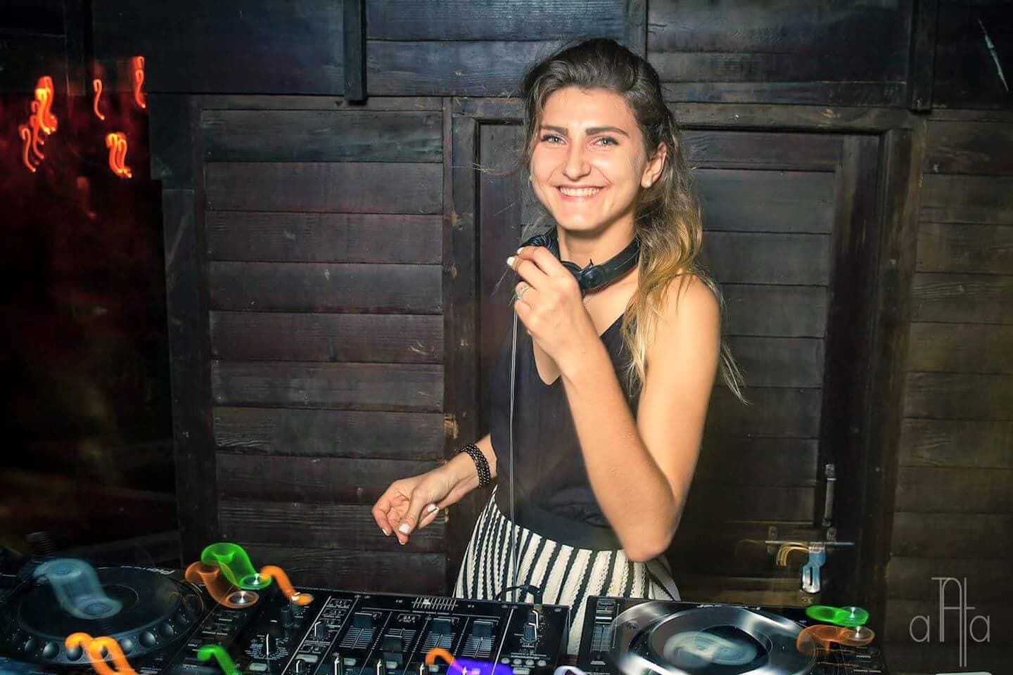 Artist: DJ Anna Ra