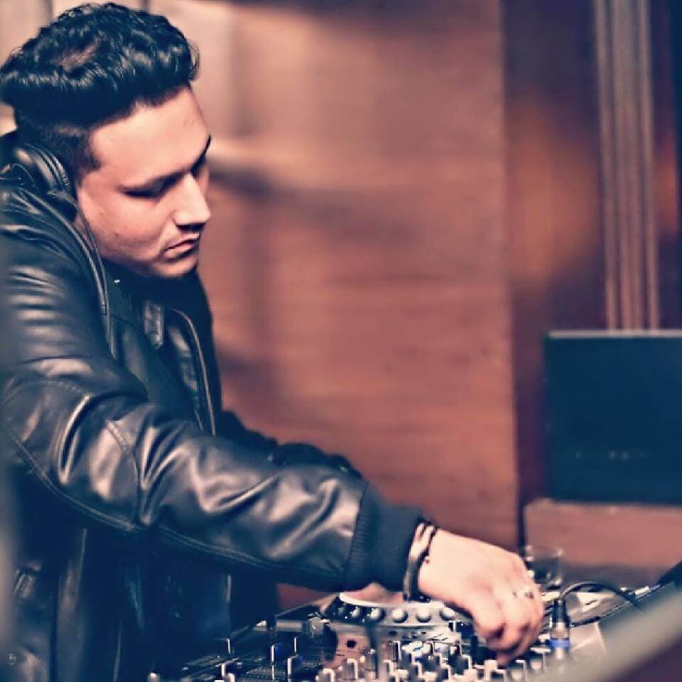 Artist: Triangle Edge