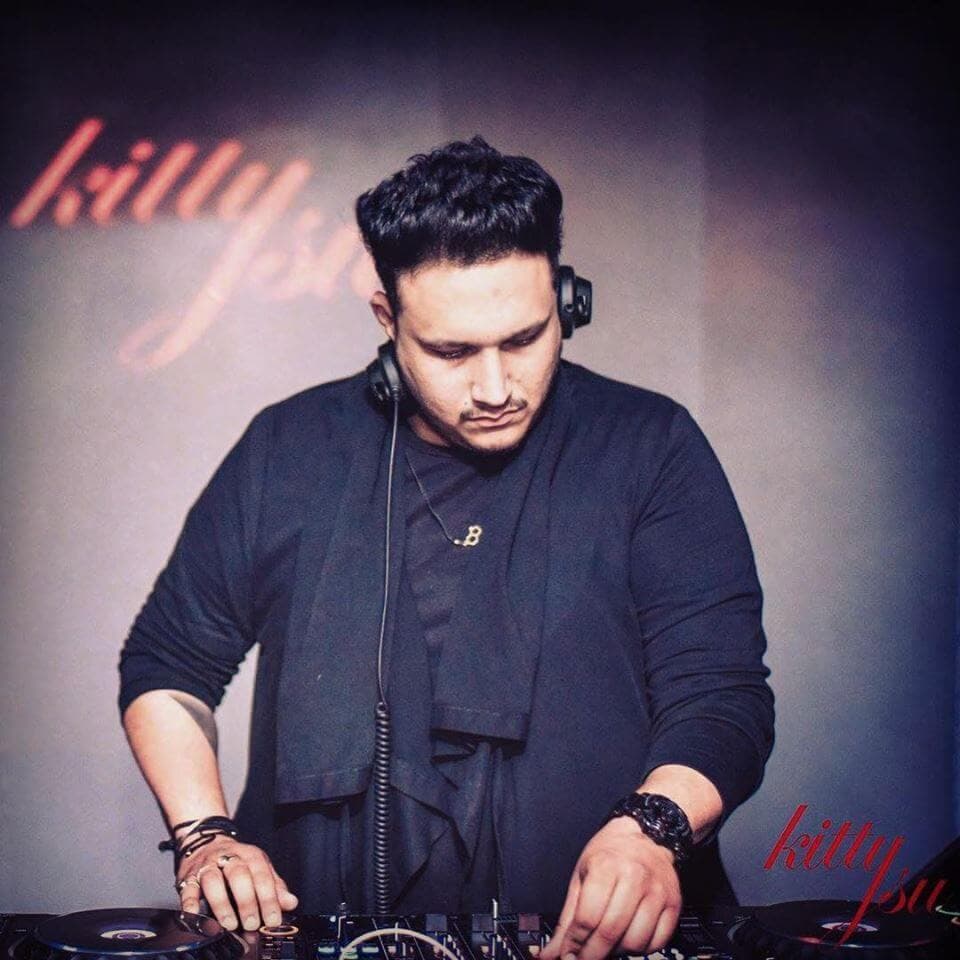 Artist: Triangle Edge