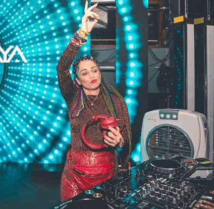 Artist: DJ Sumaya