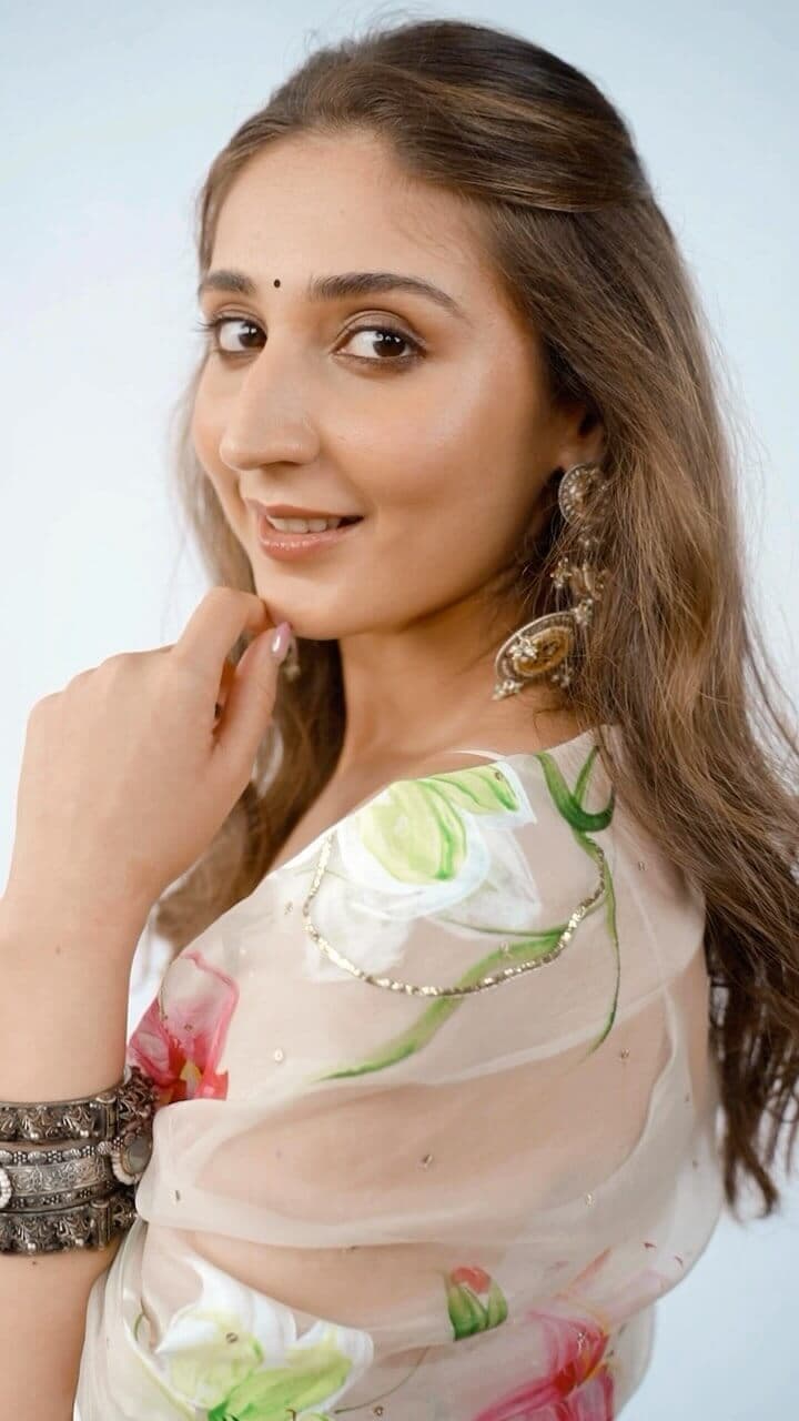 Artist: Dhvani Bhanushali