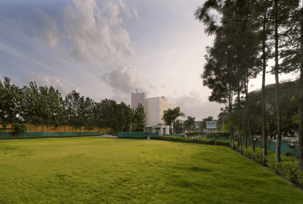 The Farmhouse - Radha Hometel