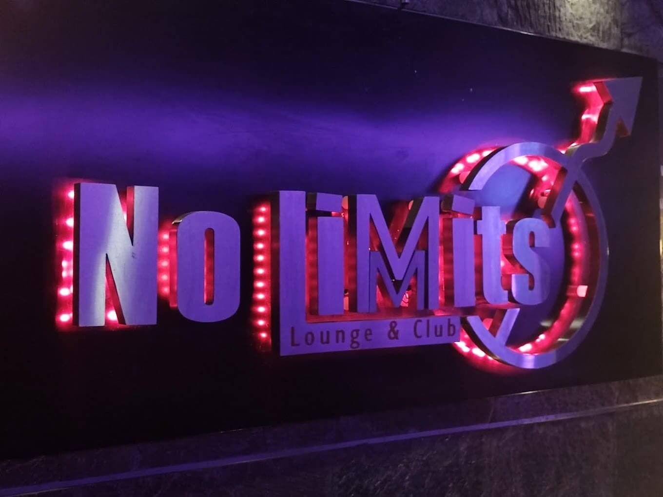 NoLimmits Lounge and Club