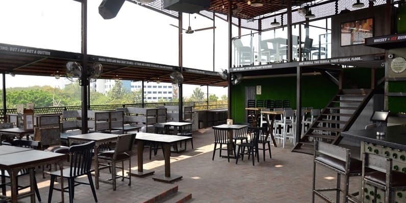 Gilly's Restobar New BEL Road