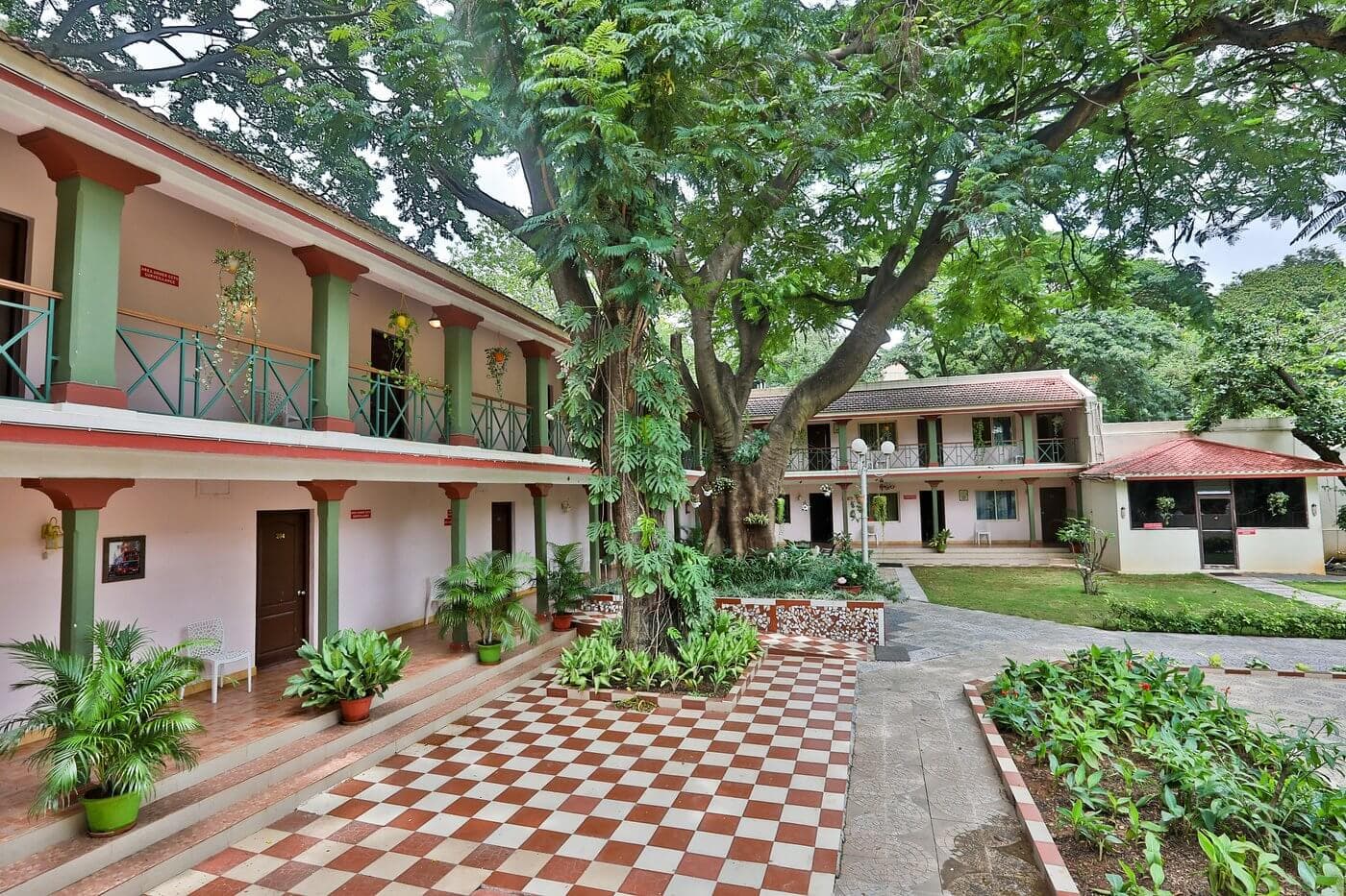 Venue: Jayamahal Palace Hotel