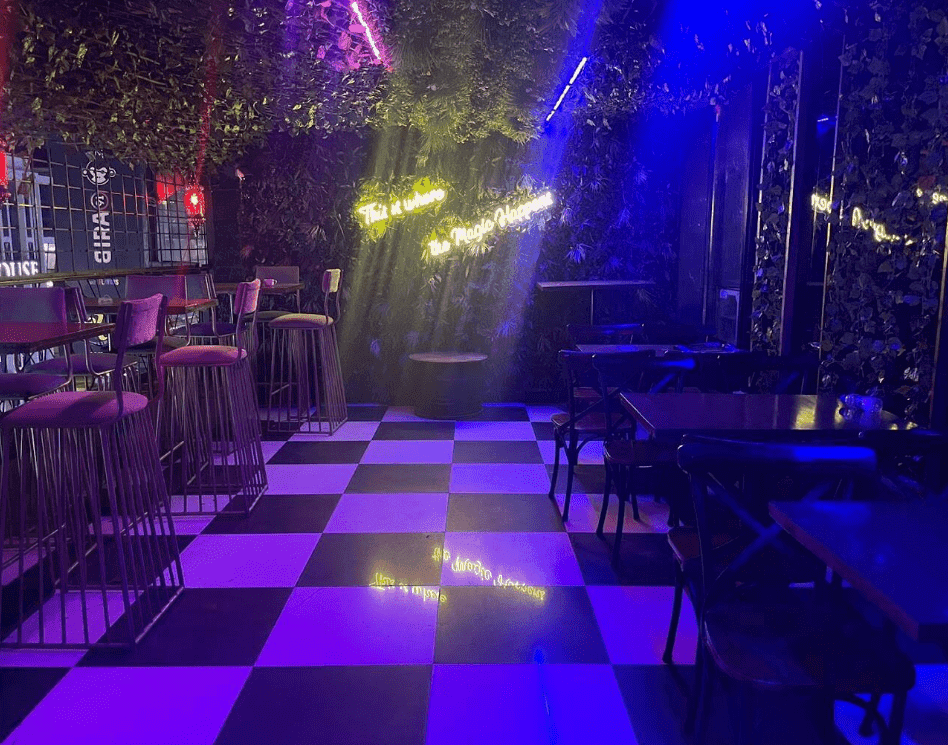 Venue: Howl' N The Pub 