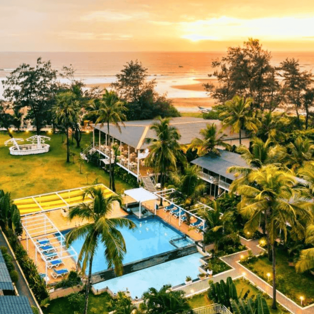 Foxoso La Alphonso Beach Resort